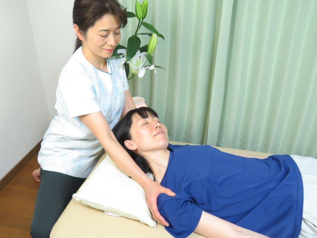 リラックスコース 体の施術中の写真1