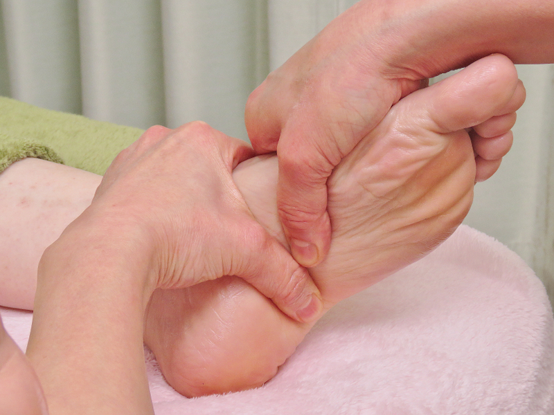 ラックスコース 足の施術中の写真2